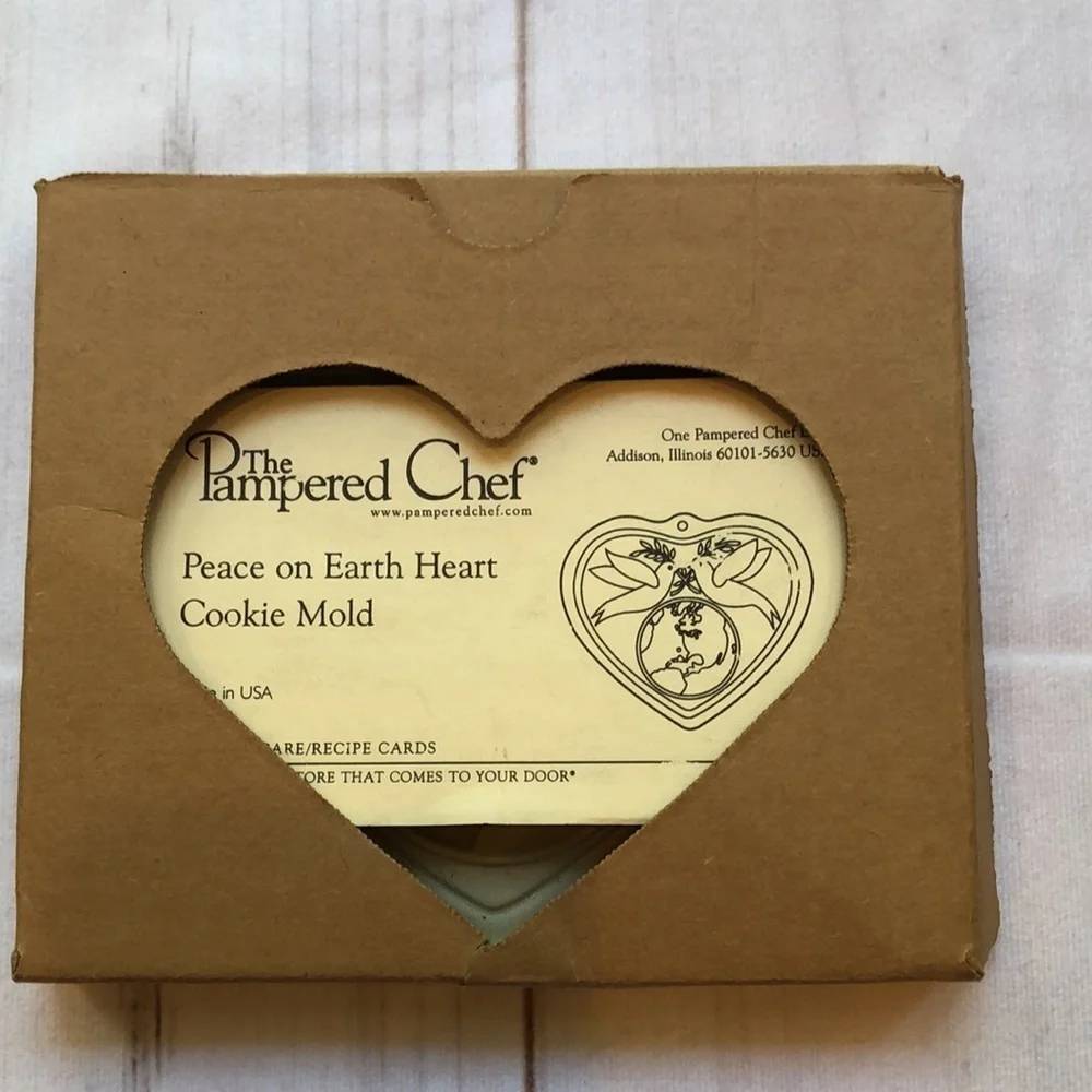 RARE Vintage Pampered Chef Peace On Earth 2002 Stoneware Cookie Mold orig box